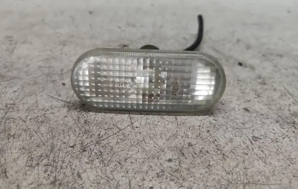 Volkswagen Golf IV Front fender indicator light 1J5949117