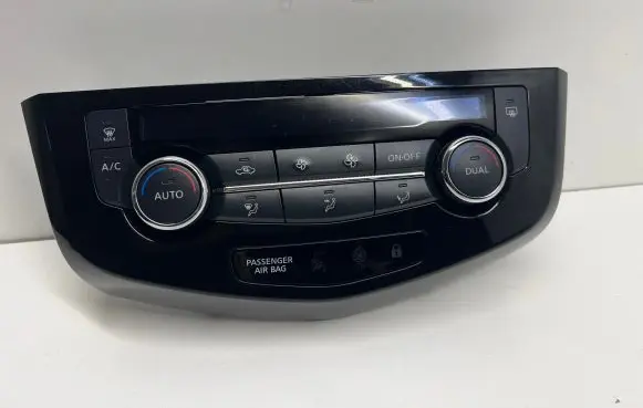 Nissan Qashqai Climate control unit 27500HV00A E174752A