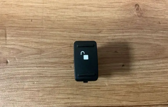 Ford Mondeo MK IV Central locking switch button 7M5T14B076A 03168920