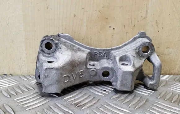 Peugeot 508 Engine mounting bracket 9688615780