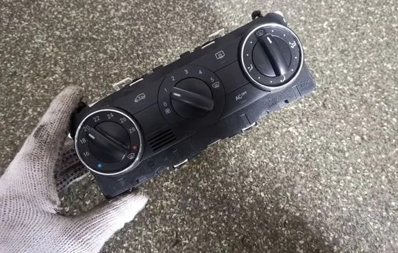 Mercedes-Benz A W169 Climate control unit A1698301385