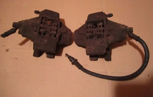 Lexus IS 200-300 Rear brake caliper