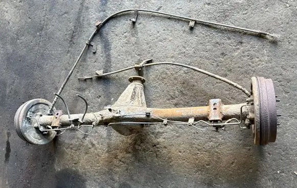 Toyota Hilux (AN10, AN20, AN30) Rear axle beam