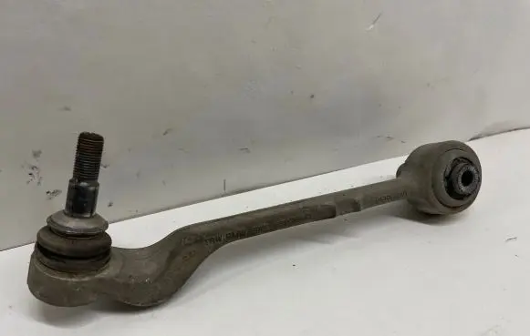 BMW 1 E81 E87 Front lower control arm/wishbone 6783690