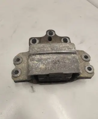 Volkswagen PASSAT B6 Engine mount bracket 3C0199555 180605 21062006