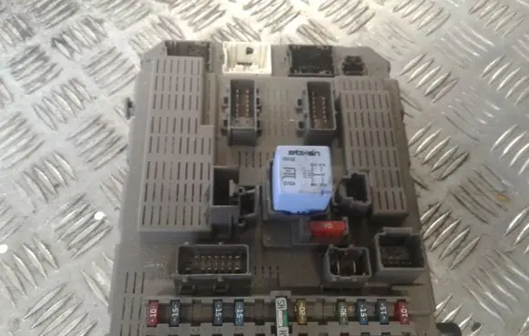 Citroen C5 Fuse module 9649301680