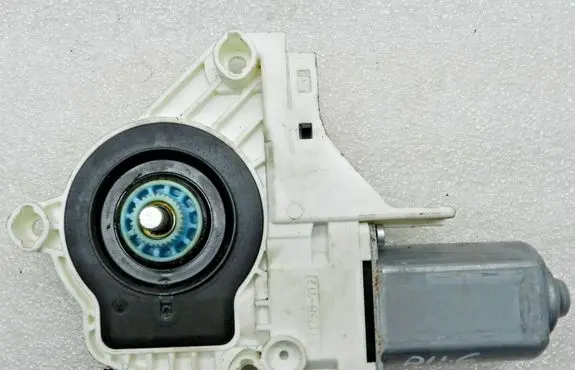 Audi A6 S6 C7 4G Front door window regulator motor 8K0959802B