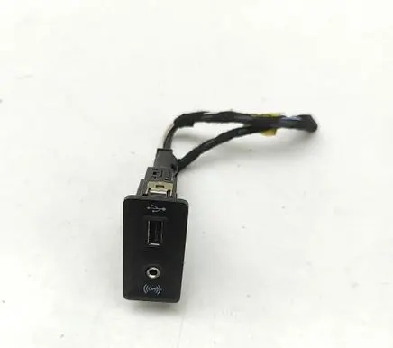 Volkswagen PASSAT B8 AUX in-socket connector 5G0035222H 5Q0035726J