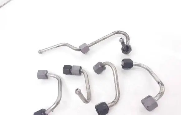 Fuel injector supply line/pipe