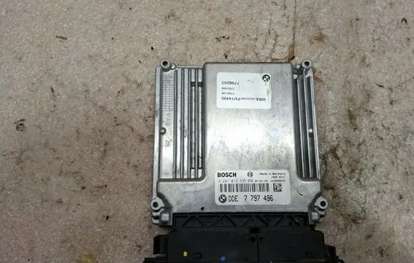 BMW 1 E81 E87 Engine control unit/module 0281012335