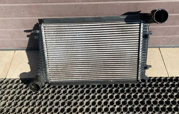 Volkswagen PASSAT B6 Intercooler radiator 3C0145803E