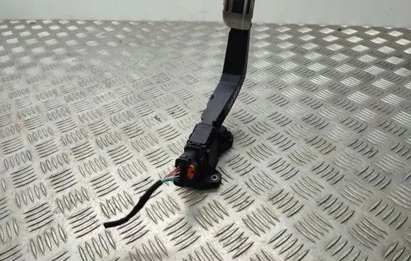 Peugeot 2008 II Accelerator throttle pedal 9827704480