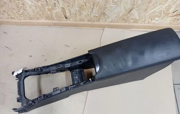 Toyota Avensis T270 Center console