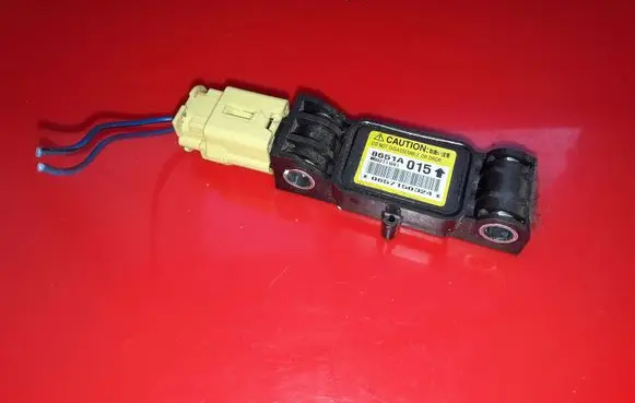 Mitsubishi Grandis Airbag deployment crash/impact sensor 8651A015 W002T11091