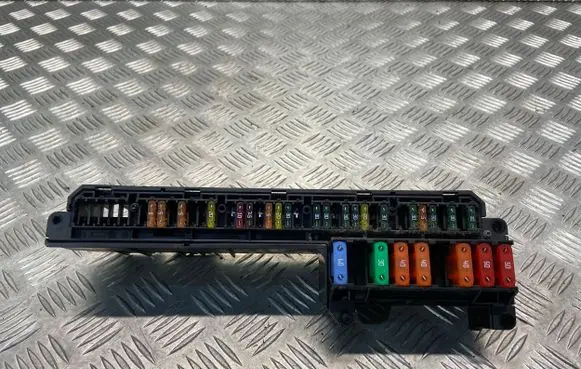 BMW 5 E60 E61 Fuse module 6957330