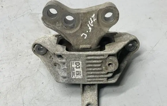 Opel Zafira C Engine mount bracket 13248544