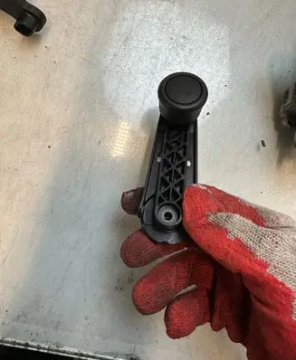 Audi A4 S4 B7 8E 8H Front door window winding handle 8Z0837581B