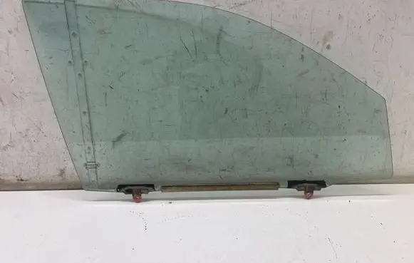 Toyota Hilux VIII Front door window glass four-door 43R000392
