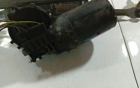 Volkswagen PASSAT B5 Wiper motor 964871