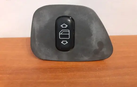 Mercedes-Benz E W210 Electric window control switch 03100550 2108208210