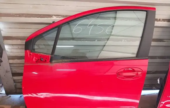Toyota Yaris Front door 3P0