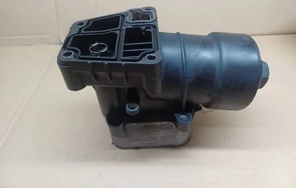 Skoda Yeti (5L) Oil filter mounting bracket 03L115389C