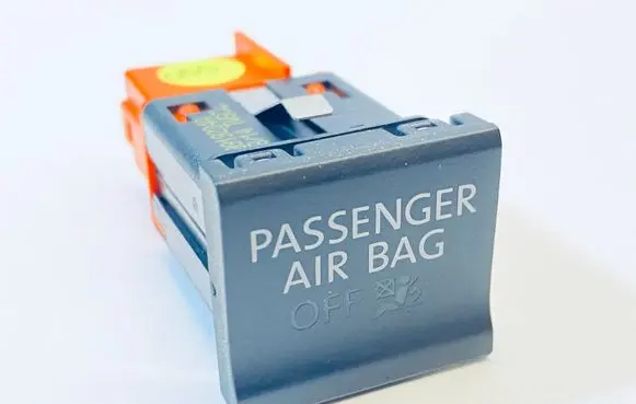 Passenger airbag on/off switch
