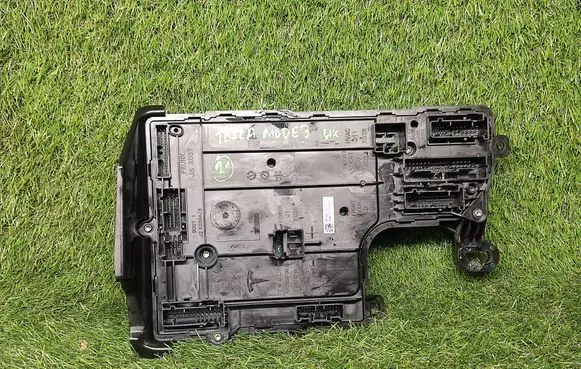 Tesla Model 3 Central body control module 156745502D 1567455