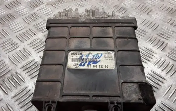Volkswagen PASSAT B4 Engine control unit/module 028906021DD 0281001411412 28SA2669