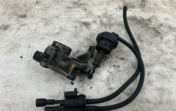 Mercedes-Benz E C207 W207 Valve vacuum 0025401497