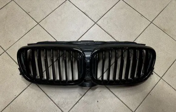 Front bumper upper radiator grill