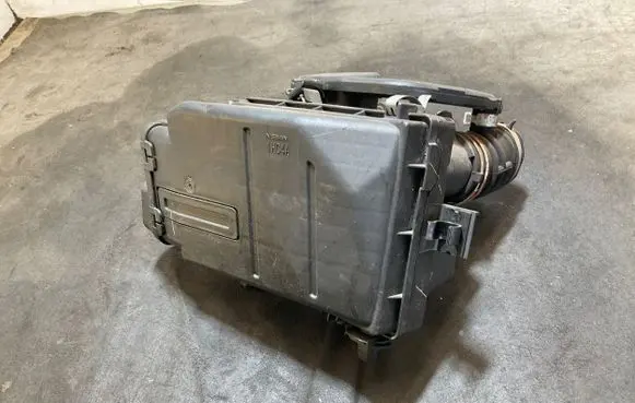 Nissan Note (E12) Air filter box 1HC4A