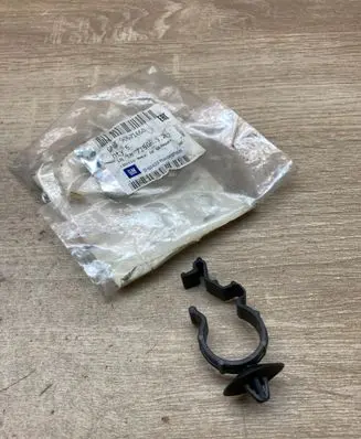 Opel Astra G Other engine bay part 90571650 GMhoseclamp
