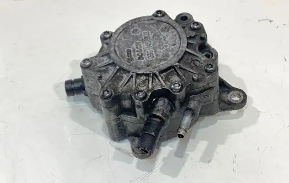 Volkswagen PASSAT B6 Vacuum pump 03G145209 V512 180705