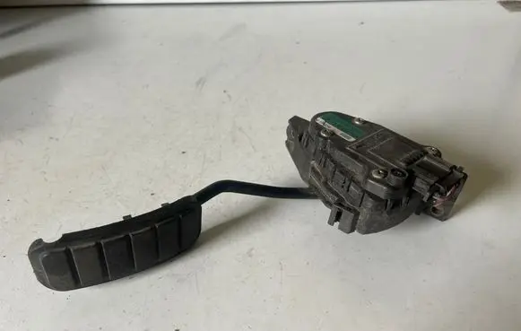 Renault Master II Accelerator throttle pedal 6PV00811904 7700314525