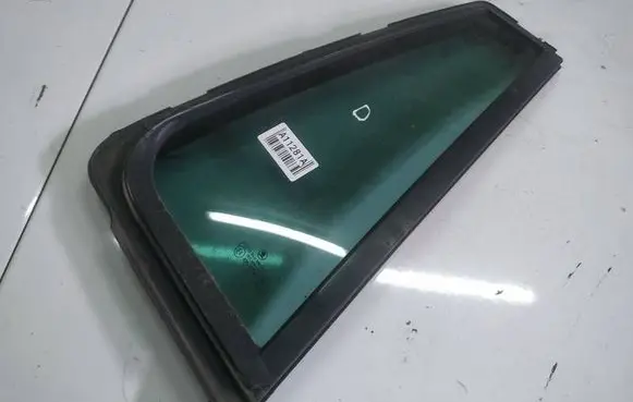 Skoda Octavia Mk2 (1Z) Rear vent window glass AS3