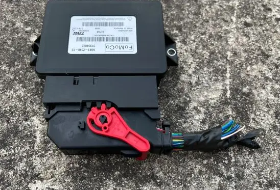 Volvo XC70 Hand brake control module 31334872