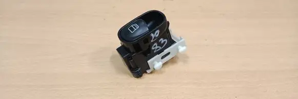 Mercedes-Benz C W203 Electric window control switch 501807 300304N004 A2038200210