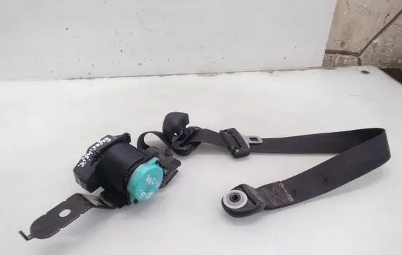 Chrysler Voyager Third row seat belt 
