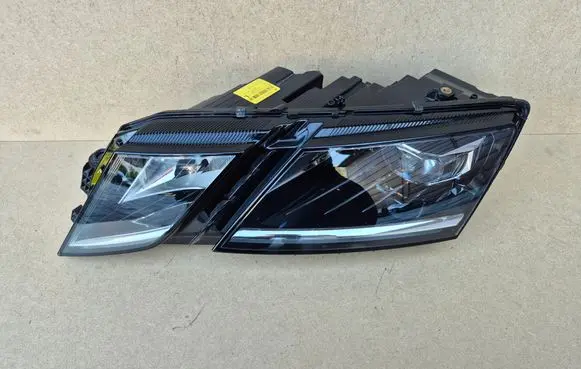 Skoda Octavia Mk3 (5E) Headlight/headlamp 5E1941015D