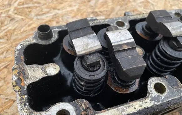 Opel Corsa B Engine head R90400063