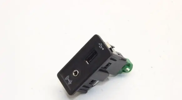 Volkswagen Beetle A5 AUX in-socket connector 5G0035222E 5Q0035726E
