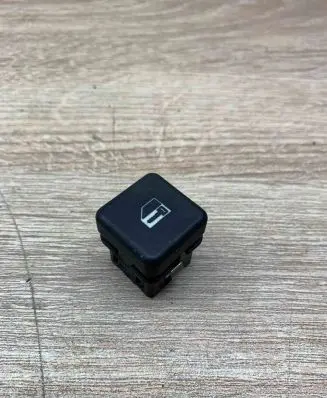 BMW 5 E39 Central locking switch button 8360828