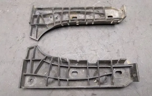 Audi A6 S6 C5 4B Front bumper mounting bracket 4B0807283B 4B0807284B