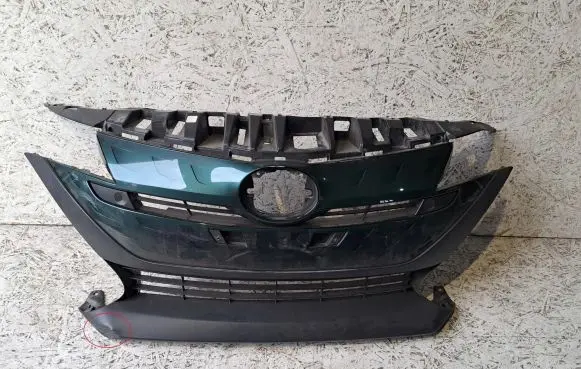 Toyota Prius Prime Front bumper upper radiator grill