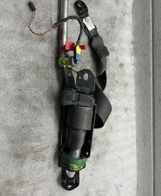 Volvo V70 Front seatbelt 8665872