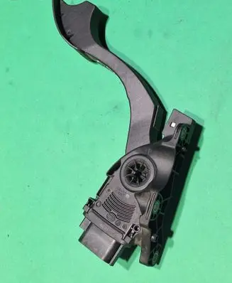 Ford Mondeo MK IV Accelerator throttle pedal 6G929F836NC