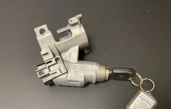 Volkswagen PASSAT B5 Ignition lock 4B0905851