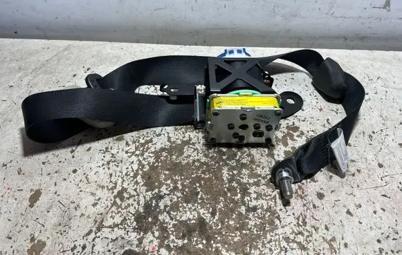 Mazda 6 Front seatbelt 0437002