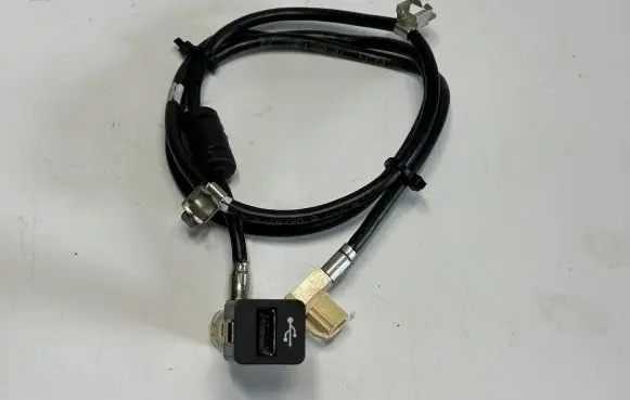BMW X5M E70 USB socket connector 9167196 61319167196